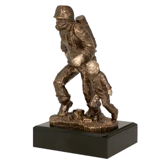 Trophée en résine Pompier avec Enfant RFST2020 Trophée en résine Pompier avec Enfant RFST2020